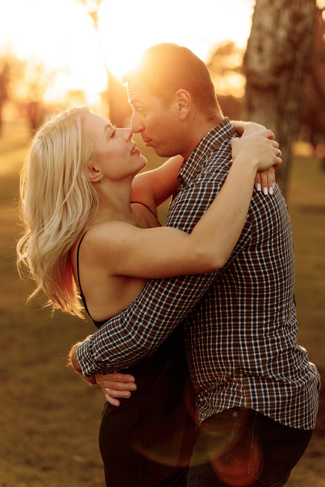 Family photography — golden hour hugs